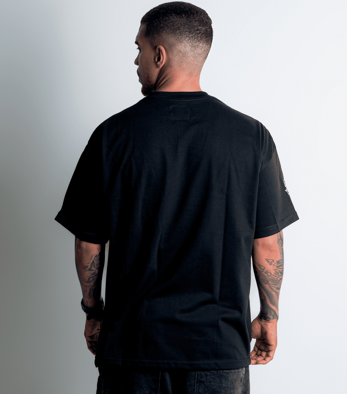 Camiseta Oversized Black logo Minimalista
